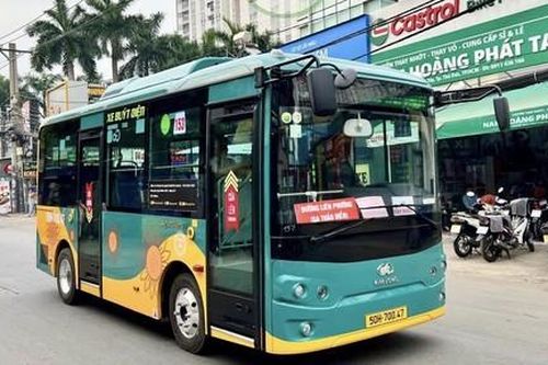 Dịp lễ 30/4 và 1/5 người dân, du khách tại TPHCM được đi xe buýt Phương Trang miễn phí