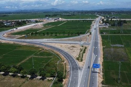 Từ Hà Nội về miền Trung dịp lễ 30/4 - 1/5: Cao tốc nào nhanh, ít tắc, tiết kiệm chi phí?