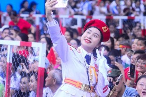 Những 'bóng hồng' quân nhạc gây thương nhớ