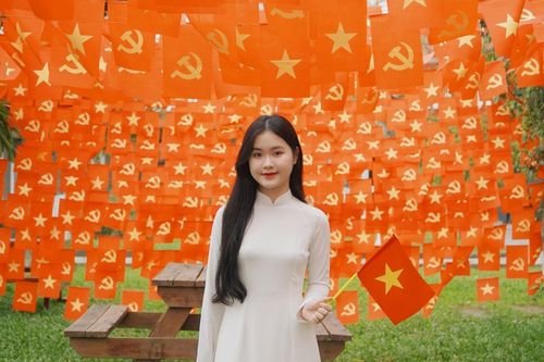 Trường học cả nước rợp bóng cờ đỏ sao vàng mừng ngày 30/4