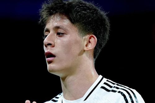 Pha phối hợp gây tranh cãi của Real Madrid