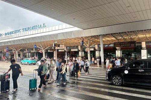 Di chuyển thế nào ở sân bay Tân Sơn Nhất trong dịp lễ 30/4?