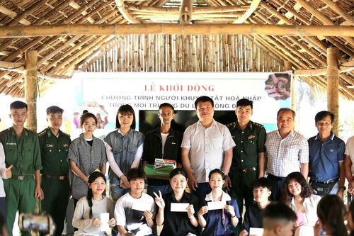 Người khuyết tật trải nghiệm văn hóa tại làng Gò Cỏ