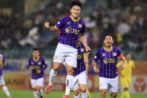 CLB Hà Nội đánh bại Quảng Nam, tiếp tục đua vô địch V-League với Nam Định