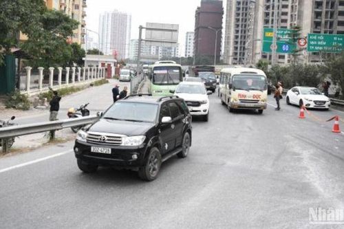 Công an Hà Nội phân luồng hạn chế giao thông quanh khu vực công viên Thống Nhất tối 27/4