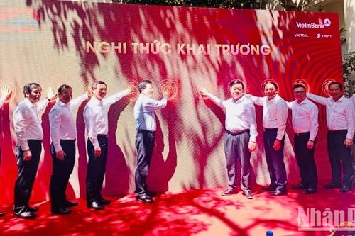 Ra mắt Trung tâm Báo chí phục vụ Lễ kỷ niệm 50 năm Ngày Giải phóng miền nam, thống nhất đất nước