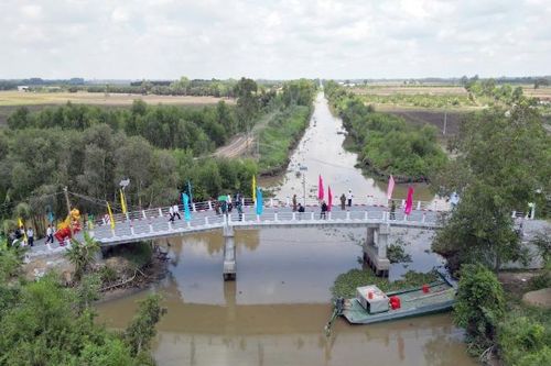 'Cầu nối yêu thương' hành trình gắn kết cộng đồng