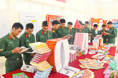 'Giờ thứ 8' của các chiến sĩ mới