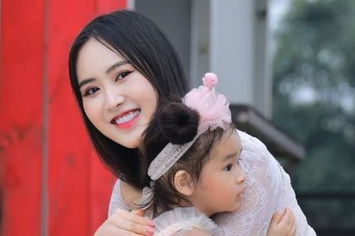Á hậu Trúc Ny tái xuất làng thời trang sau 3 năm, chia sẻ về bộ ảnh 'Em bé Hà Nội' của con cưng, mừng Đại lễ 30/4
