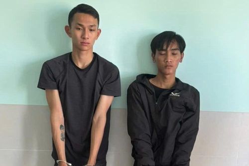 Bắt khẩn cấp 2 thanh niên 18 tuổi dùng mã tấu cướp tiền và xe trên Quốc lộ 1A