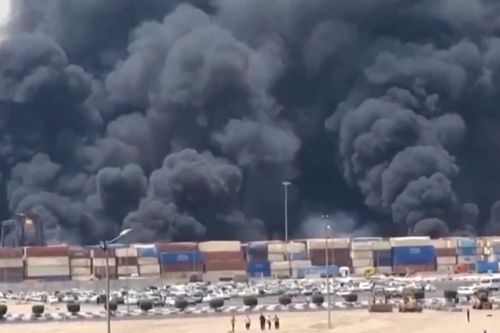 Khoảnh khắc kinh hoàng trong vụ nổ hóa chất khiến hàng trăm người thương vong ở Iran