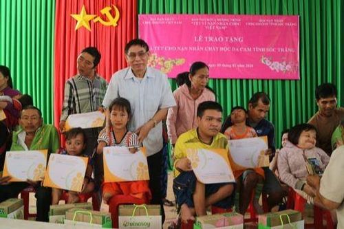 Cả xã hội chung tay xoa dịu nỗi đau da cam