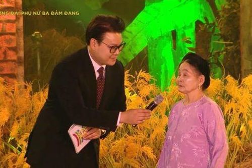 Phụ nữ Việt - trên cánh đồng và trong chiến hào góp phần làm nên chiến thắng