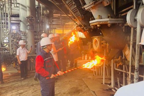 Nhà máy Gang thép Lào Cai khai lò cao, khôi phục sản xuất