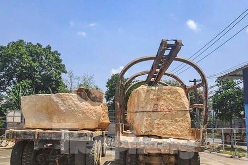 'Đá tặc' liên tiếp khoét rỗng núi Hòn Chà