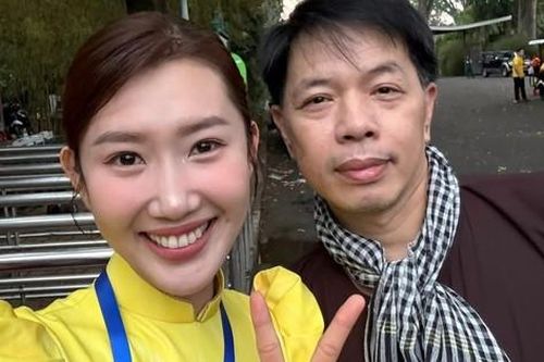 Giới nghệ sĩ kê bạt ngủ trên phố, xuyên đêm chờ xem tổng duyệt diễu binh