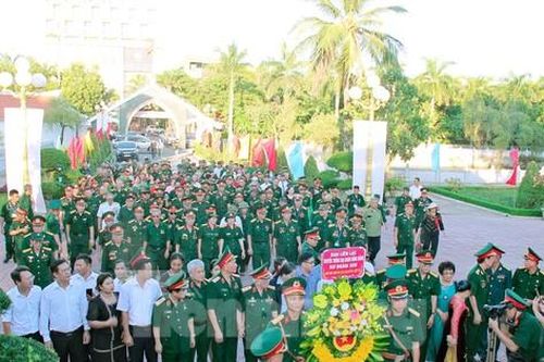 'Họ đã cười khi được đi và khóc nơi mình đến'