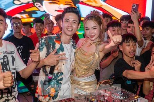 Hơn 2.000 người đổ về đảo Cô Tô mở màn mùa du lịch