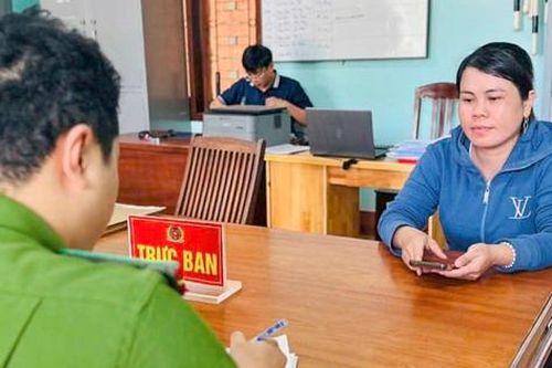 Tài khoản ngân hàng của nữ thợ may ở Bình Định bất ngờ 'nhảy số' dư 300 triệu đồng