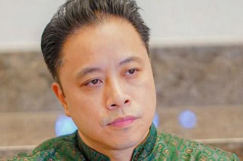 Showbiz 27/4: Victor Vũ cầu xin khán giả