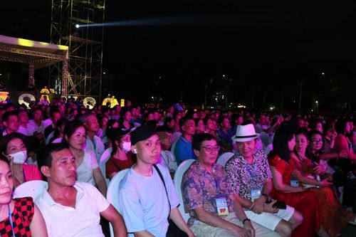 Thanh Hóa: Hàng trăm nghìn người về dự lễ khai mạc du lịch biển Sầm Sơn 2025