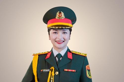 Đại úy, ca sĩ Tố Hoa làm điều đặc biệt chưa giọng ca nữ nào thực hiện
