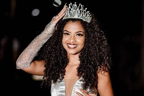 Một hoa hậu bị tước quyền thi Miss World vì cáo buộc cầm vũ khí đe dọa hàng xóm