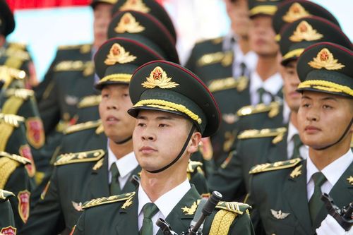 Khối Quân đội Trung Quốc hát 'Như có Bác Hồ trong ngày vui đại thắng'