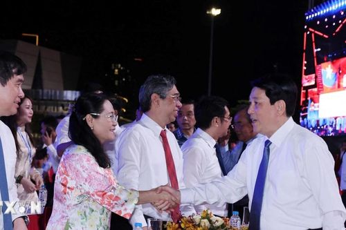 Lãnh đạo Đảng, Nhà nước dự chương trình cầu truyền hình 'Vang mãi khúc khải hoàn'