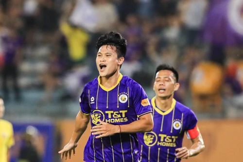 'Song sát' Tuấn Hải-Hai Long lập công, Hà Nội FC thắng 2-1 trước Quảng Nam