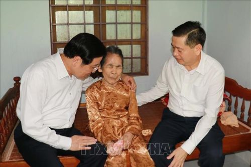 Lãnh đạo Đảng, Nhà nước thăm, tặng quà các gia đình chính sách tại Quảng Trị
