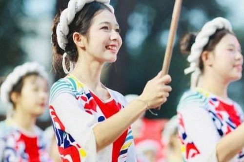 Màn trống hội 1.000 học viên Cảnh sát nhân dân khai hội 50 năm thống nhất đất nước