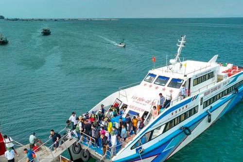 Khai mạc du lịch biển đảo Cô Tô năm 2025
