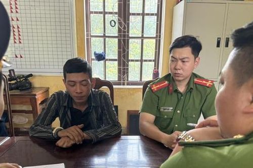 Bắt giam 2 nam thanh niên cướp giật điện thoại của 2 mẹ con