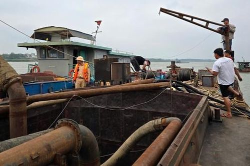 Tăng cường kiểm tra, xử lý phương tiện thủy gắn thiết bị khai thác cát trái phép
