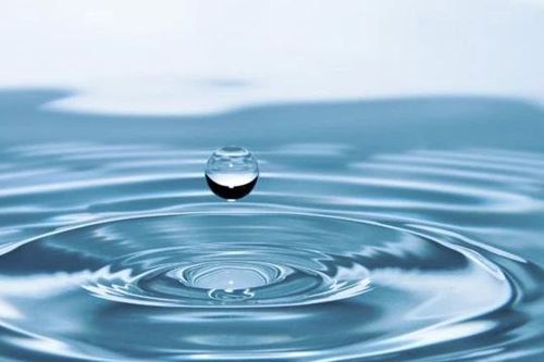 Tại sao nước lại trong suốt?