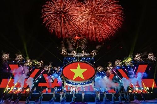 Sầm Sơn rực rỡ đêm khai mạc Lễ hội du lịch biển năm 2025
