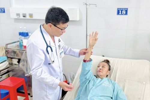 Bệnh nhân ở Biên Hòa bị yếu liệt tứ chi hiếm gặp được cứu sống ngoạn mục