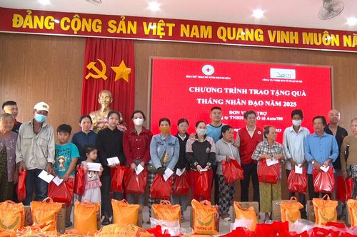 Hội Chữ thập đỏ tỉnh Khánh Hòa: Tặng 100 suất quà hỗ trợ người có hoàn cảnh khó khăn tại Diên Khánh