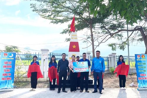 Huyện đoàn Vạn Ninh khánh thành công trình thanh niên 'Trường Sa trong trái tim tôi'