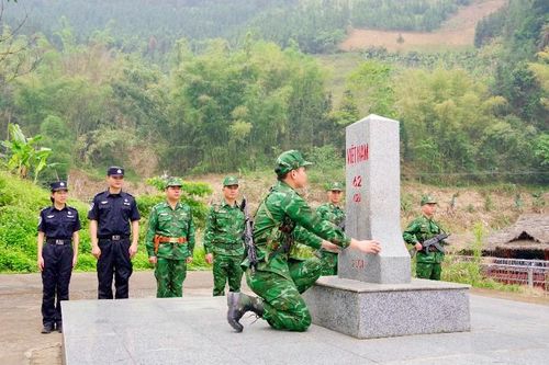 Tuần tra liên hợp chấp pháp trên biên giới tháng 4/2025