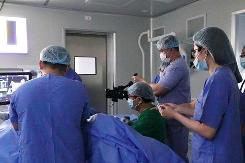 Chuyển phôi cho 4 trường hợp hiếm muộn