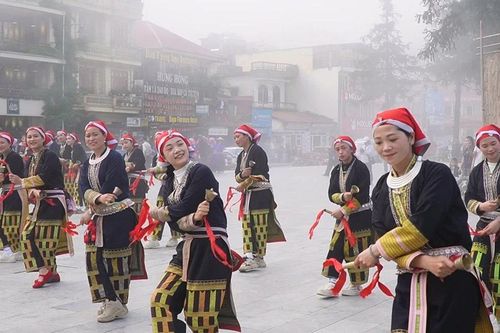 Sôi động lễ hội đường phố với chủ đề 'Sa Pa - Sắc màu hội tụ'