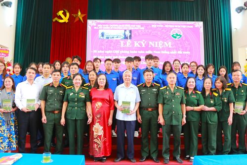 Kỷ niệm 23 năm thành lập Ban liên lạc nữ chiến sĩ Trường Sơn tỉnh