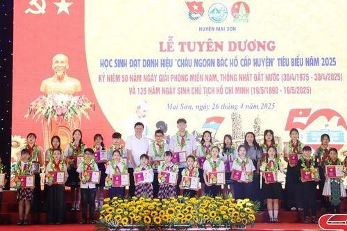 Tuyên dương 'Cháu ngoan Bác Hồ' và Chương trình nghệ thuật 'Đất nước trọn niềm vui'