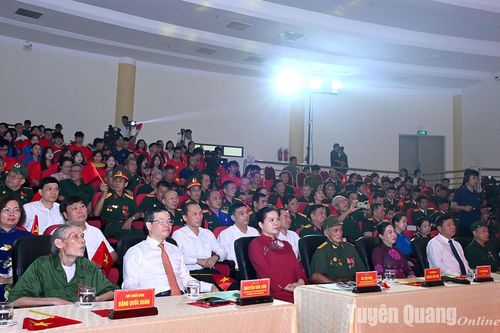 Chương trình chính luận nghệ thuật Tuyên Quang âm vang bài ca thống nhất
