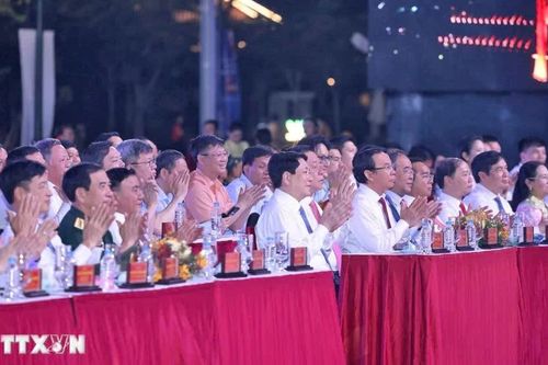 Cầu truyền hình 'Vang mãi khúc khải hoàn'