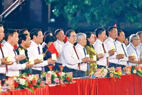 Cầu truyền hình 'Vang mãi khúc khải hoàn'