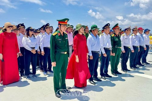 Thăm, động viên cán bộ, chiến sĩ, Nhân dân quần đảo Trường Sa và Nhà giàn DK 1