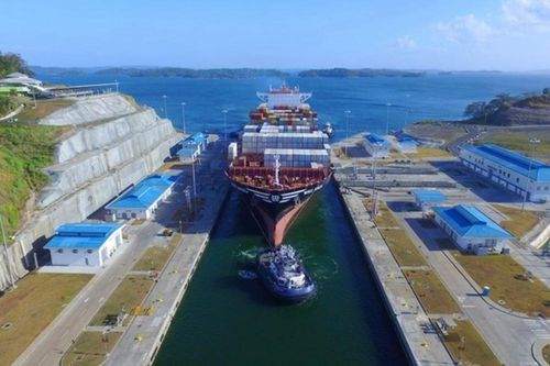 Ông Trump yêu cầu cho phép Mỹ tự do đi qua kênh đào Panama, Suez